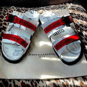 Once worn no box just dust bag.